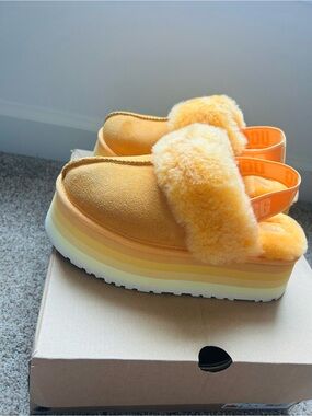 UGG Women’s Funktette Slide in Mustard Yellow